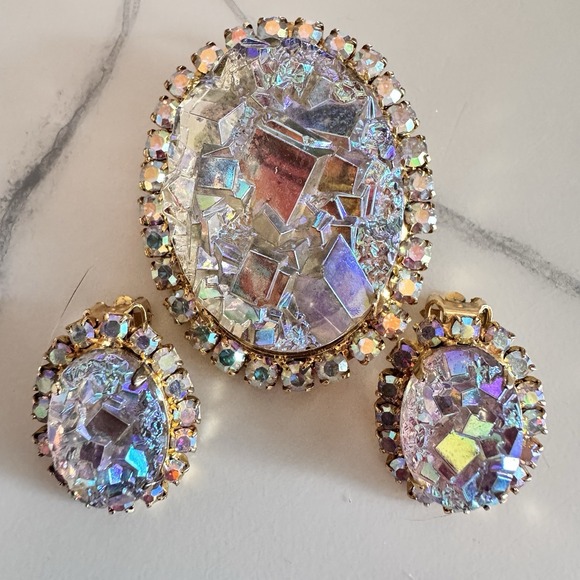 Juliana Jewelry - VTG Juliana Geode Brooch Iridescent AB Aurora Borealis Book‎ Piece